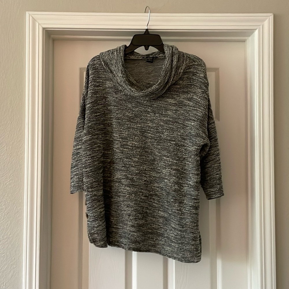 Women’s 3/4 sleeve length sweater!